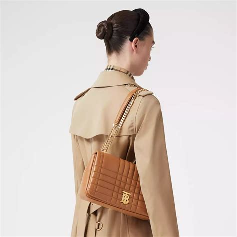 Kinh nghiệm check code túi Burberry có một không hai